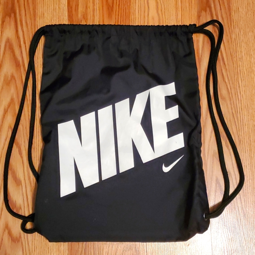 Nike drawstring bag